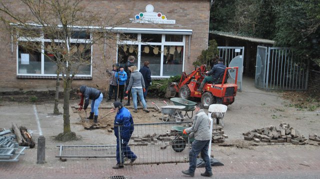 Uitruimen schoolplein (zaterdag 17 maart 2018)